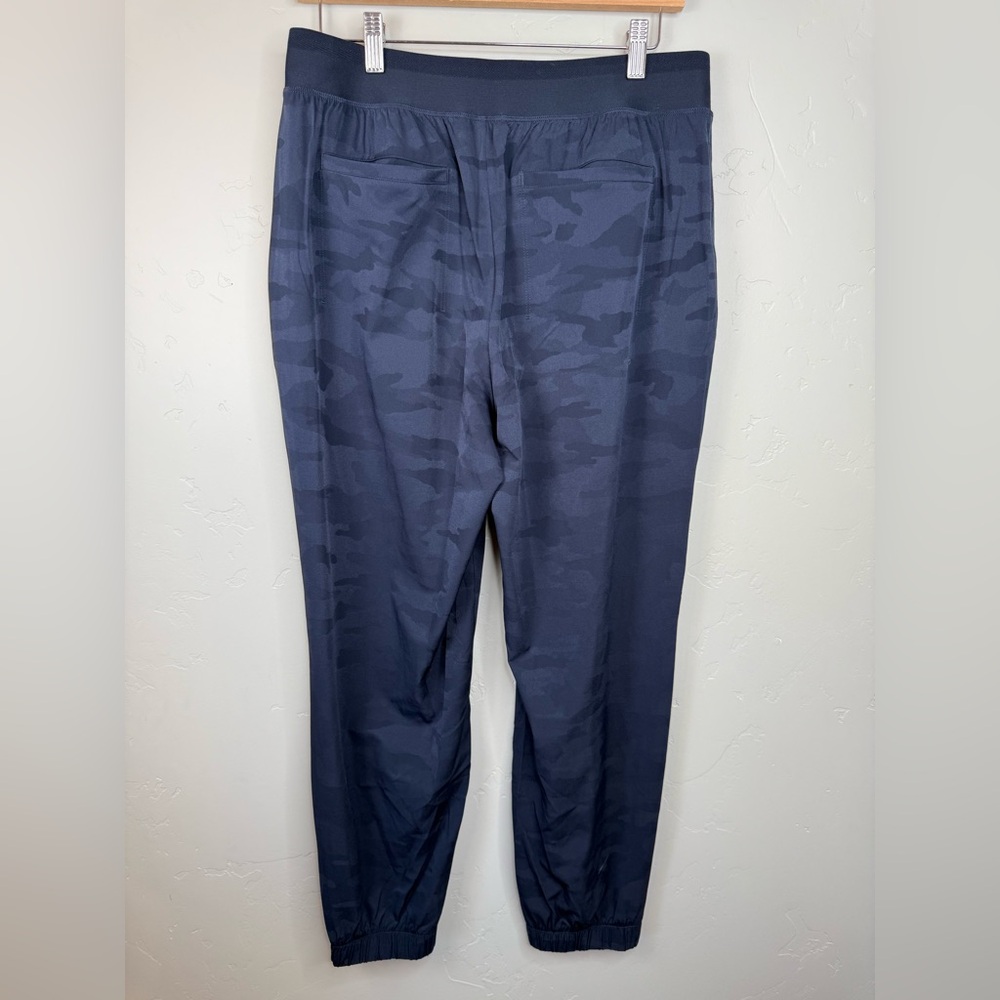 Athleta Brooklyn Pull-On Pants Blue Camo Print Size 10 - Picture 3 of 8